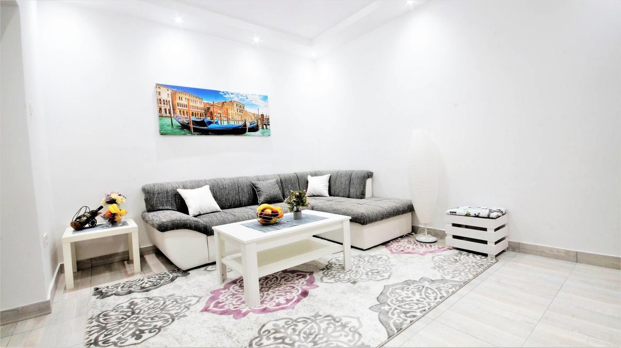 Kala Apartment Tivat Buitenkant foto